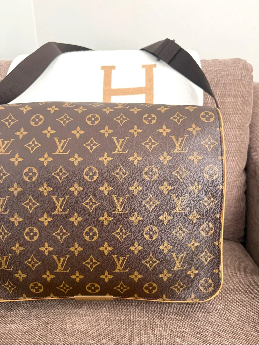 Authentic Louis Vuitton Abbesses Messenger Bag brown monogram canvas M45257 LV
